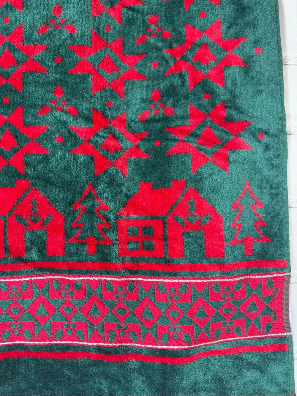 Christmas Holiday Towel Green Red Cottage Stars Holly Soft 23x28 Farmhouse Decor